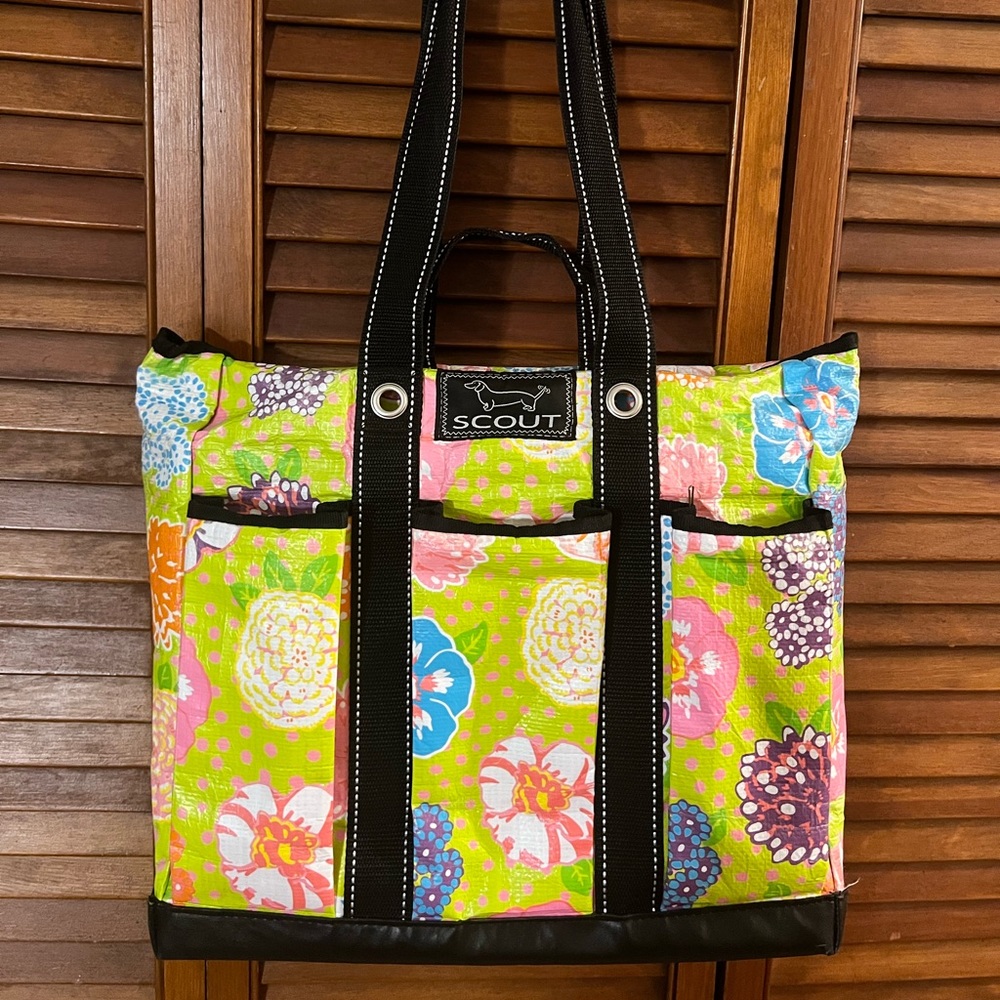 Bright colorful scout bag with lots of pockets